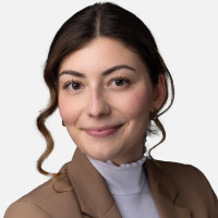 Porträtfoto von Julia Rayer